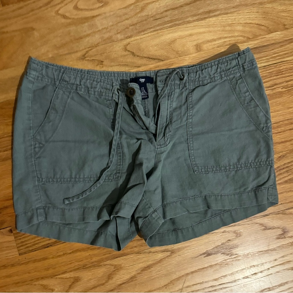 Gap linen blend shorts. Size 8.